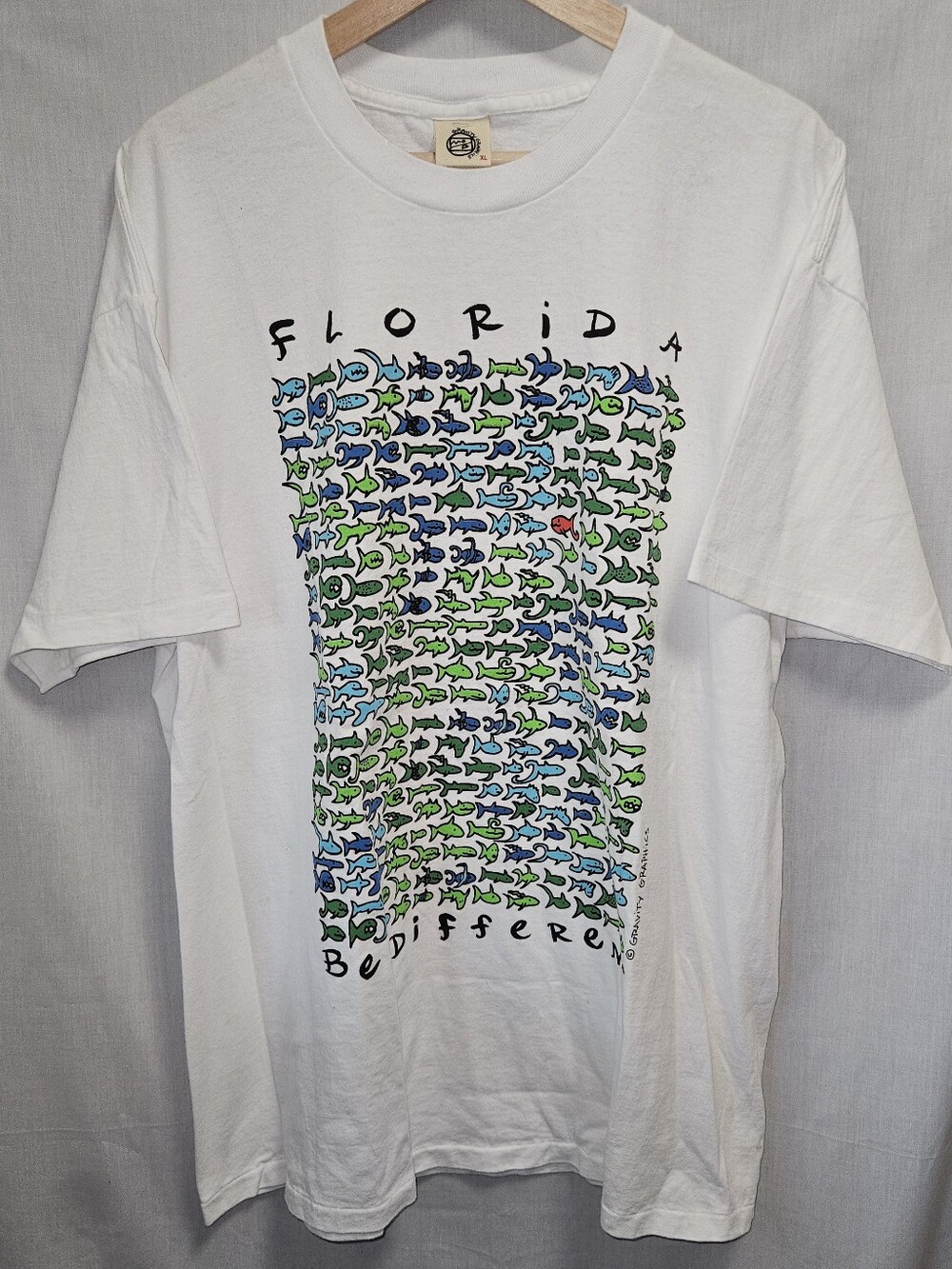 Florida Gravity Graphics 'Be Different' 90's  White Fish Print Tee sz XL